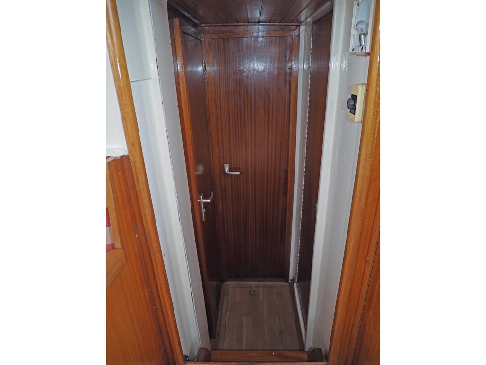 Aft cabin, Accommodation